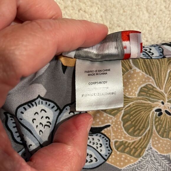 White Cross Fall Motif Flowers Scrubs Healthcare Top. Size Small - Picture 3 of 7